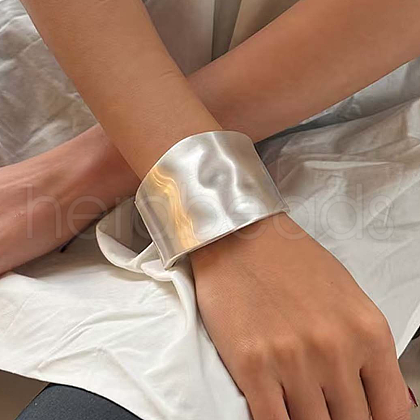 Exaggerated Zinc Alloy Bangles for Women DT9260-1